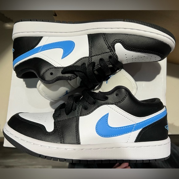Women’s Jordan 1 Low Black University Blue- White Size 7.5; worn once for photos - Picture 4 of 9